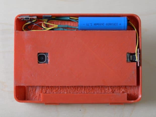 リチウムイオン電池を搭載したバッテリー付きケース