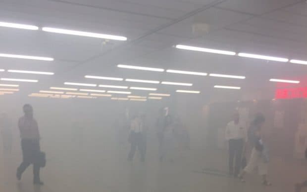 【速報】新宿駅構内で火災発生か！ホームや構内に煙が充満して現地はパニック状態