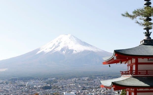 富士山が初雪化粧！やっぱり山頂が真っ白になって初めて実感できる