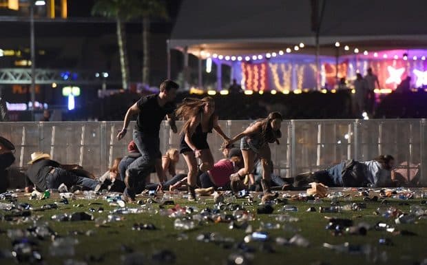 ラスベガス・ストリップで銃乱射事件が発生！現場はパニック状態になり警官含む数人が撃たれる