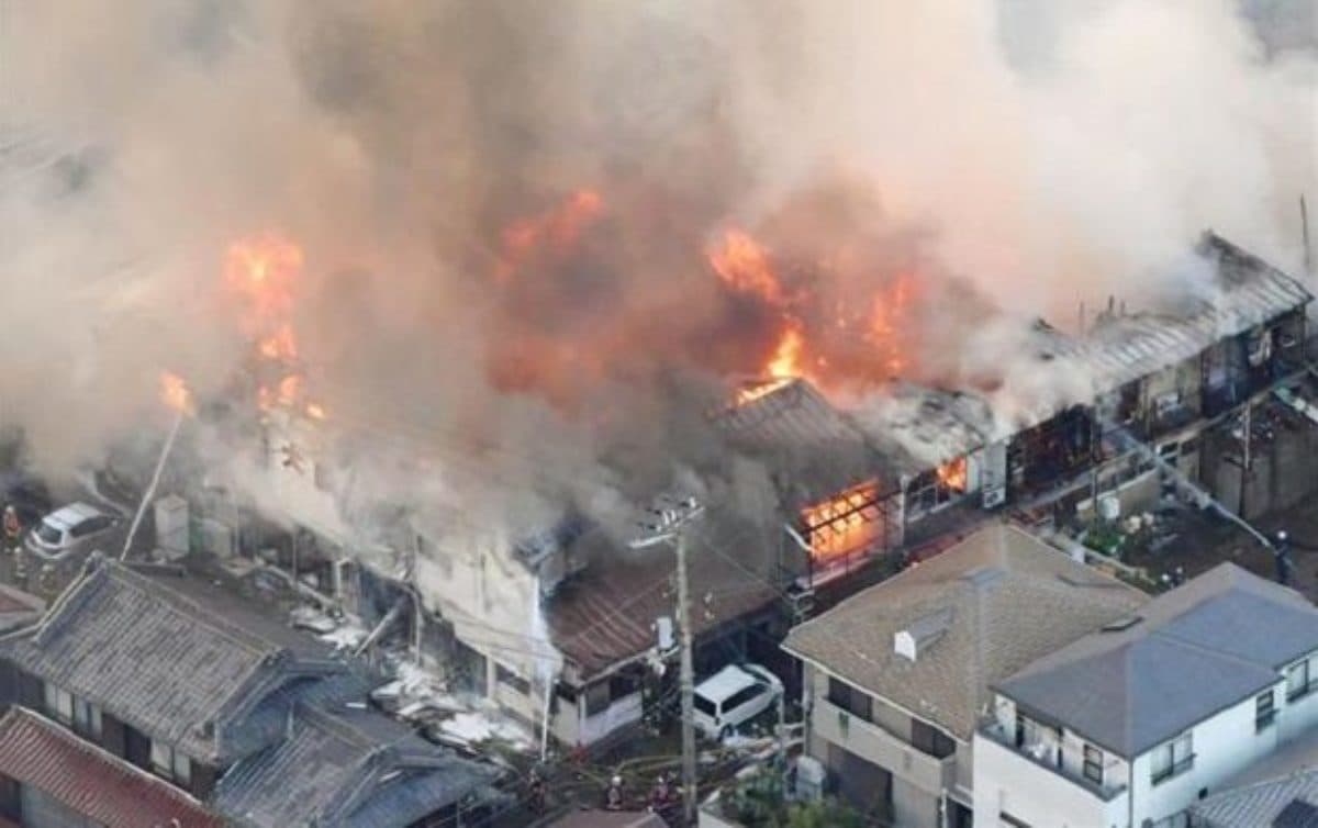 兵庫県明石市大蔵中町 大蔵市場 2400平方mがほぼ全焼する大火災 Socomの隠れ家