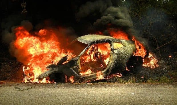 峠を走っていたR35 GT-R NISMOが大炎上の事故で廃車！BRZも横転事故！