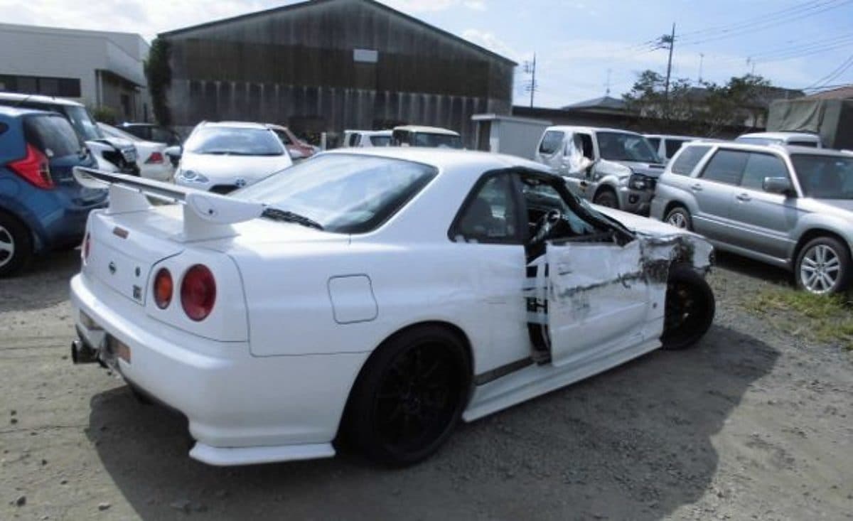 日産 R34 スカイラインgt R Bnr34 の事故車が340万円 湾岸で散っても骨は300万で拾ってもらえそう