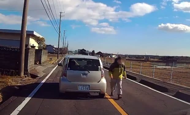 制限速度を守る車の運転手に暴行した77歳男性「バカタレー！わざとゆっくり走っとんのか！！」ドラレコの動画決め手で逮捕