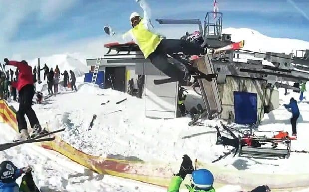 スキー場のリフトが最高速で暴走して人を乗せたまま逆走！乗客がリフトに巻き込まれ吹っ飛ばされる