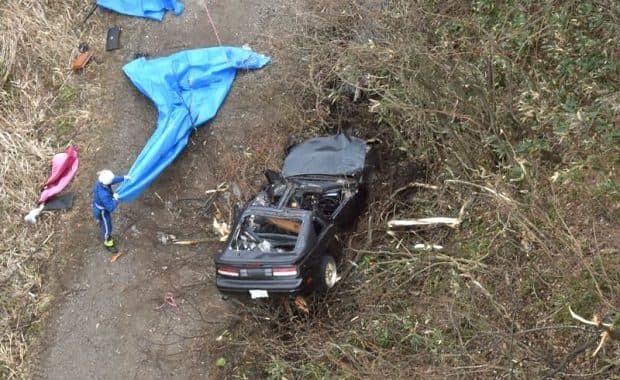 秋田県由利本荘市でZ32 フェアレディZに乗った20代男女3人が高速道路から50m下に転落の事故！乗員は全員死亡