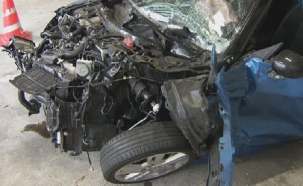 2人乗りの軽自動車「ダイハツ コペン」に女性3人で乗車して自動車と衝突し3人が死傷