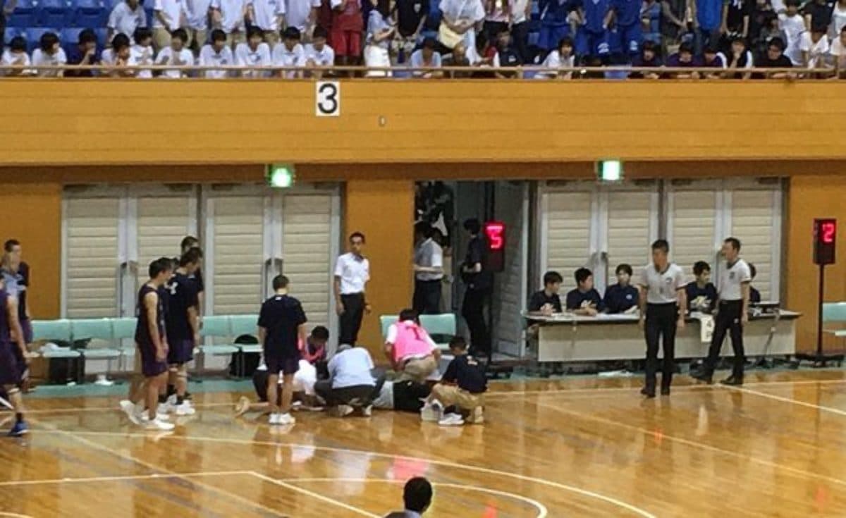 高校バスケットボール大会で延岡学園の留学生選手が審判をノックアウトする傷害事件 流血して担架で運ばれる Socomの隠れ家