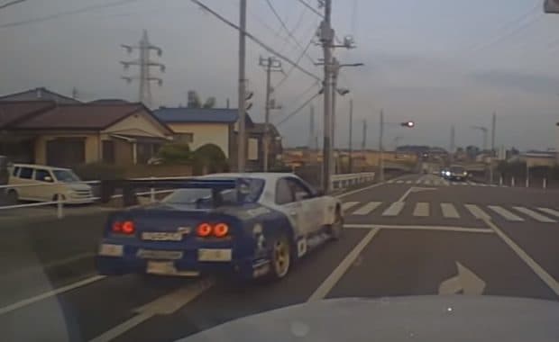 「日産 R33 GT-R（BCNR33）ルマンレプリカ」があおり運転をして暴言を吐き捨てるドラレコ動画