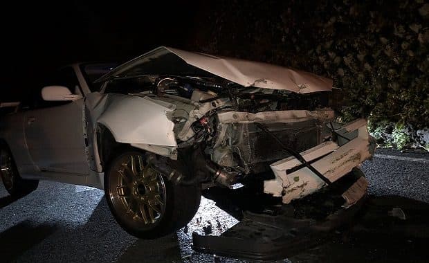 群馬県榛名山でR34 スカイラインGT-Rが単独事故でフロント大破