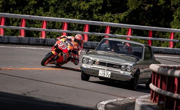 MotoGP・マルケス選手がGPマシン「RC213V」で日本の公道「箱根ターンパイク」を爆走！ 走り屋やハコスカGT-Rともバトル