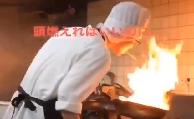 バーミヤンのバイトが厨房で料理中に喫煙している動画を公開！ワンピース・サンジに憧れた結果か