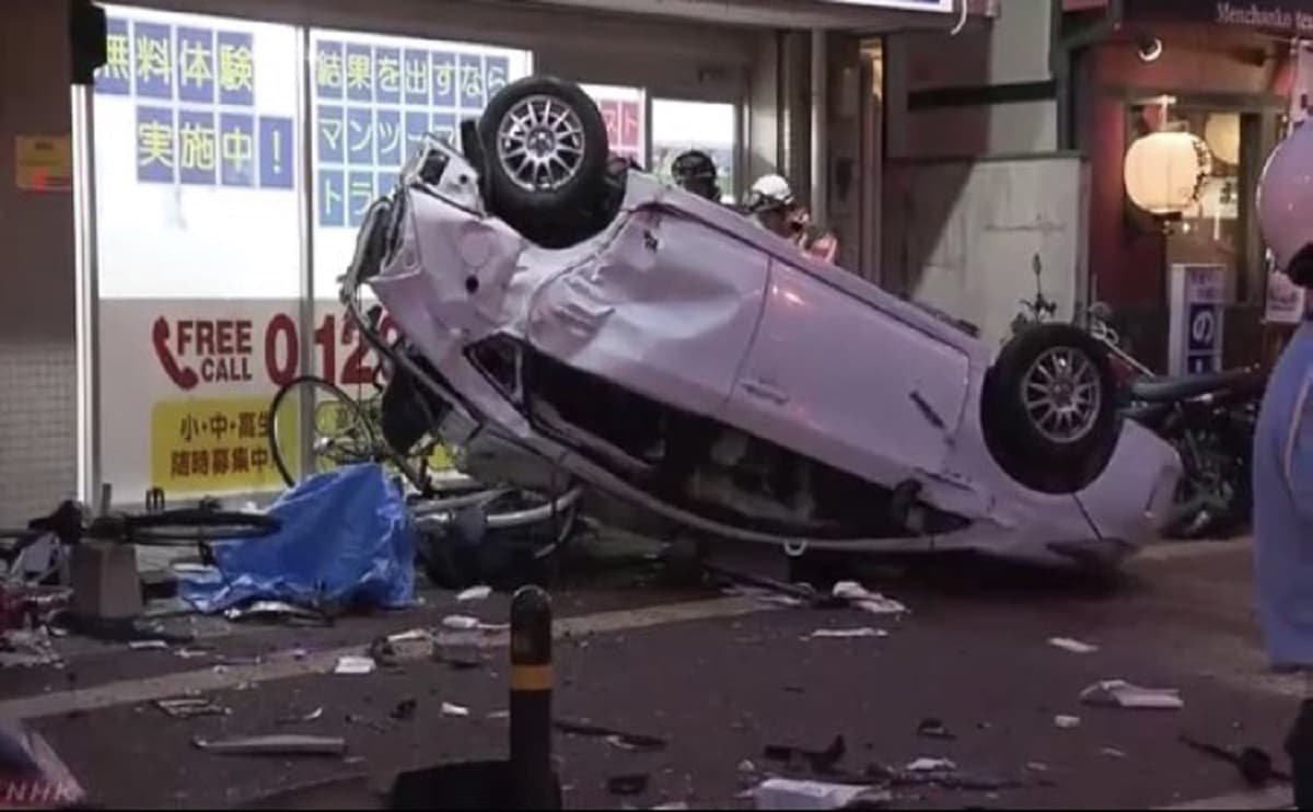 福岡市早良区で80代高齢者が逆走して交差点に突っ込み多重事故！6人けが2人死亡