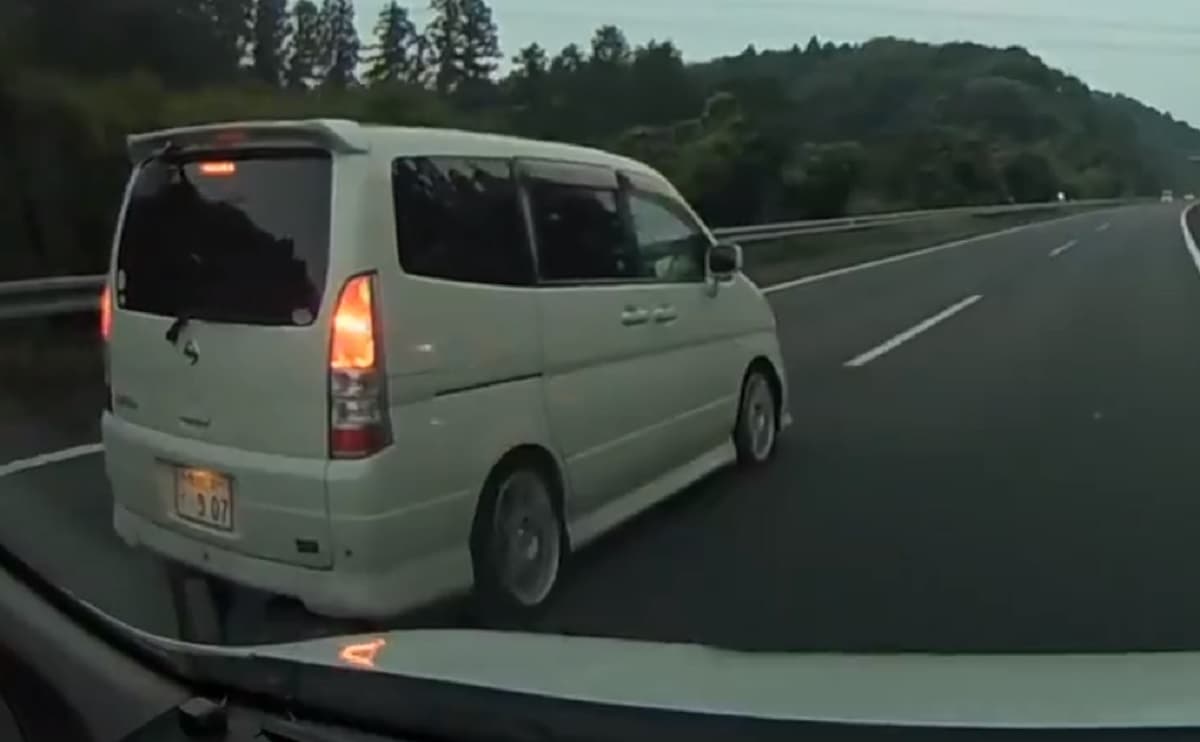 千葉県・館山自動車道で妊婦の新妻が運転する車に元妻が危険なあおり運転
