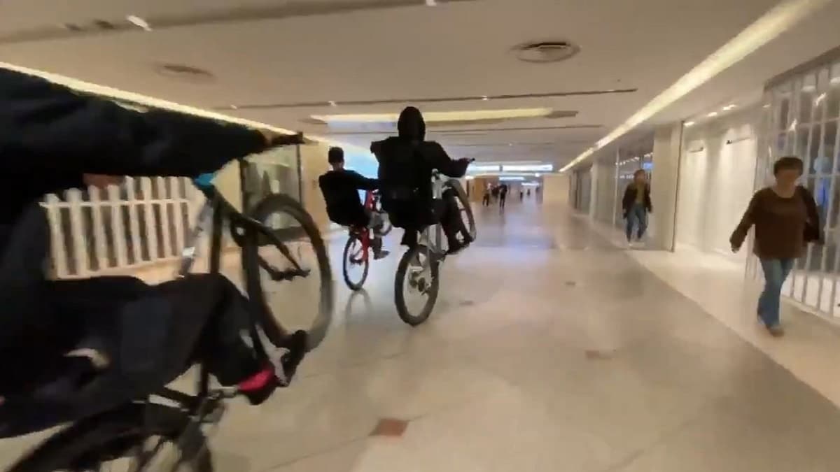 大阪・なんばCITYを自転車で集団暴走して動画を自ら公開した6人を書類送検「目立ちたかった」