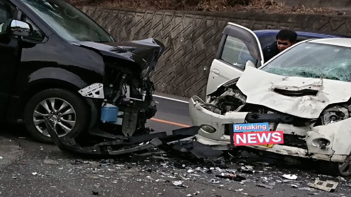 香川県でミニバンと軽自動車が正面衝突の事故！軽自動車の2人死亡1人重体