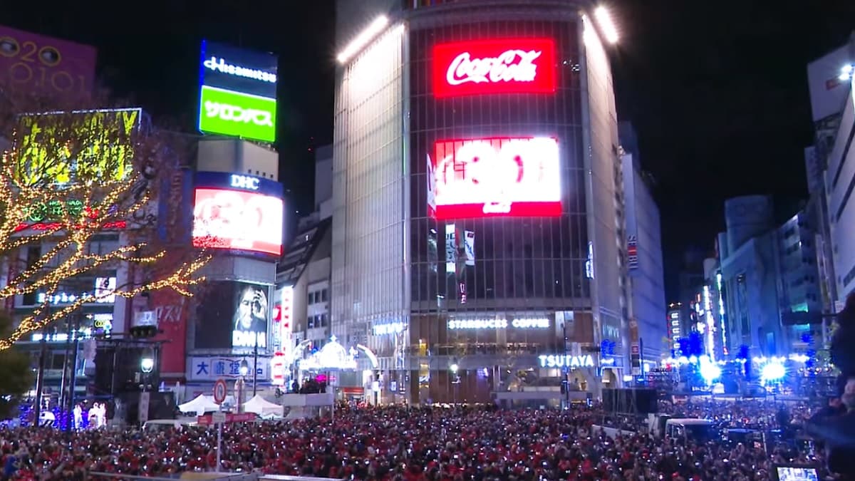 渋谷で令和初の年越しカウントダウンイベント！10万人越えの人がスクランブル交差点に集結