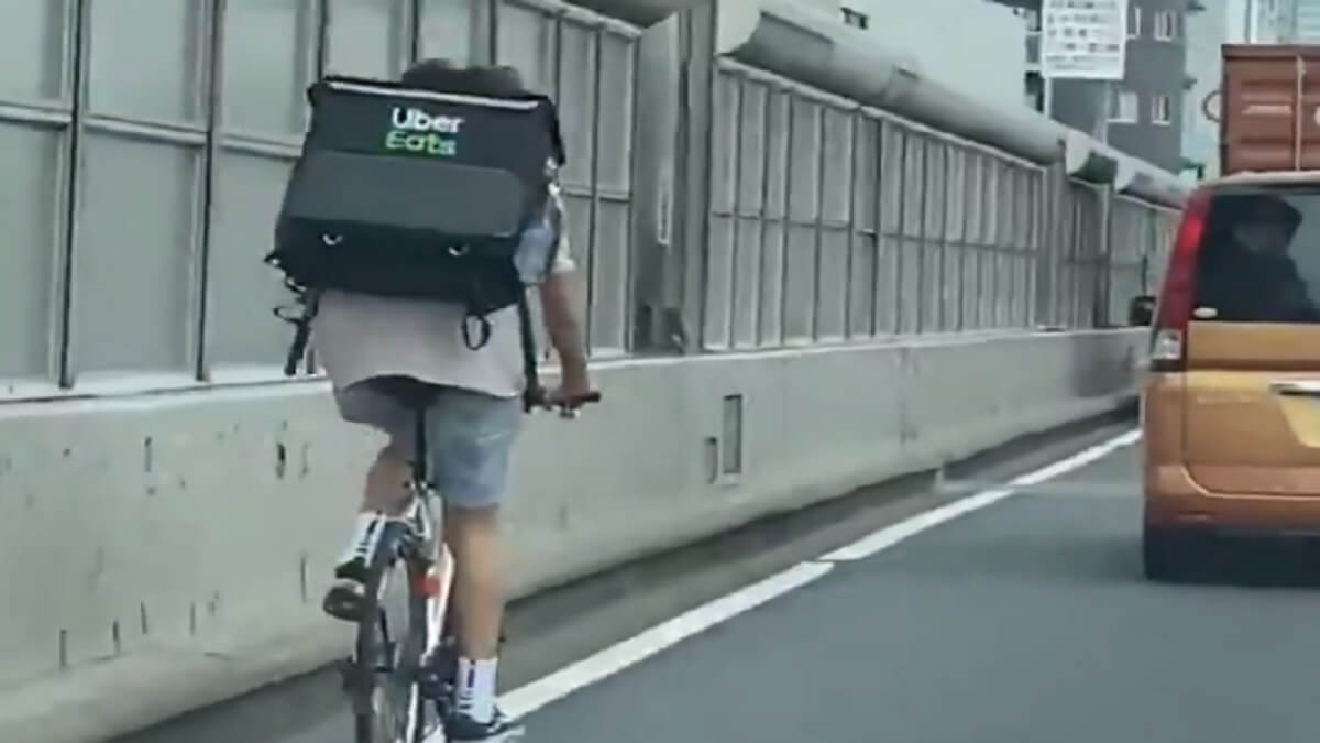 首都 高 に 自転車