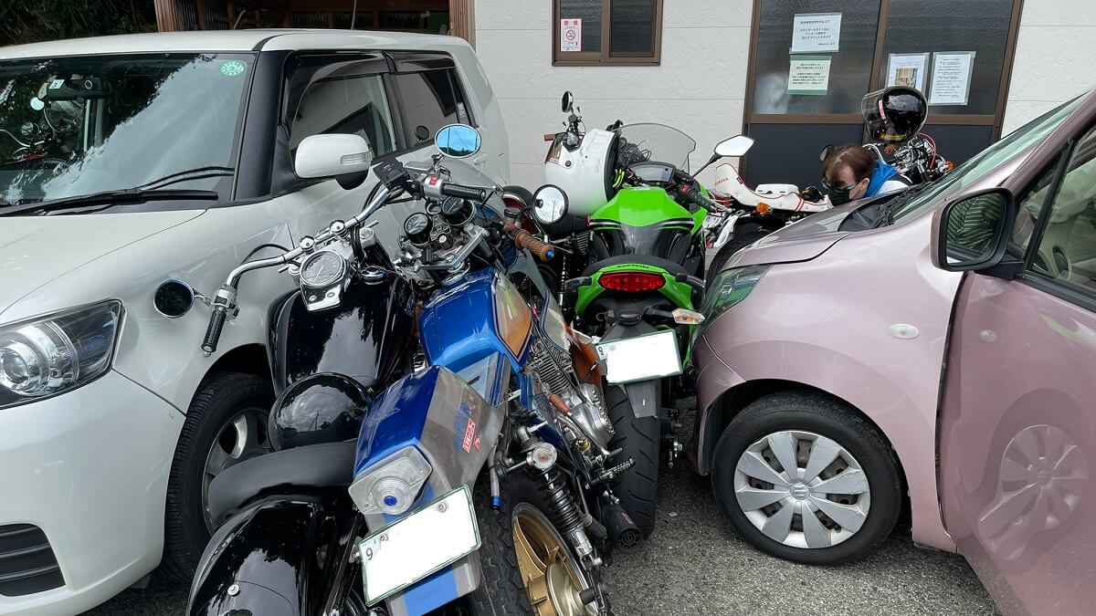 千葉県 館山で複数台のバイクに高齢者の軽自動車ミサイルが突っ込む事故 アクセルとブレーキ踏み間違えか Socomの隠れ家