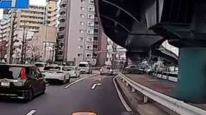 東京・荒川区でヤバすぎるミサイル特攻事故が発生！フルスピードで暴走して衝突か