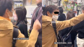日本で横入りを注意されて罵倒や暴行する中国人高齢者が話題に！攻撃に耐える男性と冷静に注意する子連れ女性に称賛